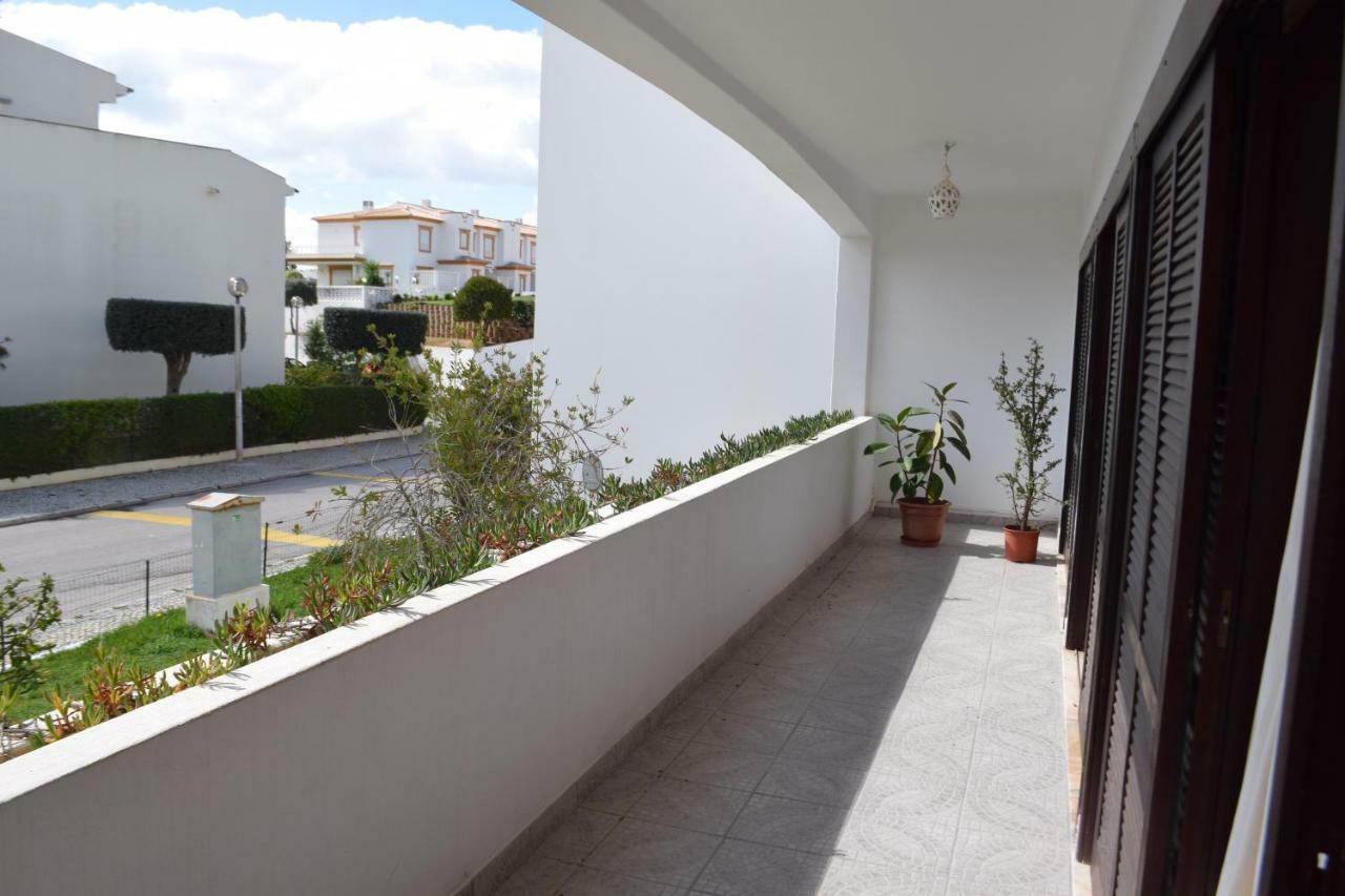 Apartamento T2 Com Piscina E Wifi A 350 Metros Da Praia オーリョス・デ・アーグァ エクステリア 写真