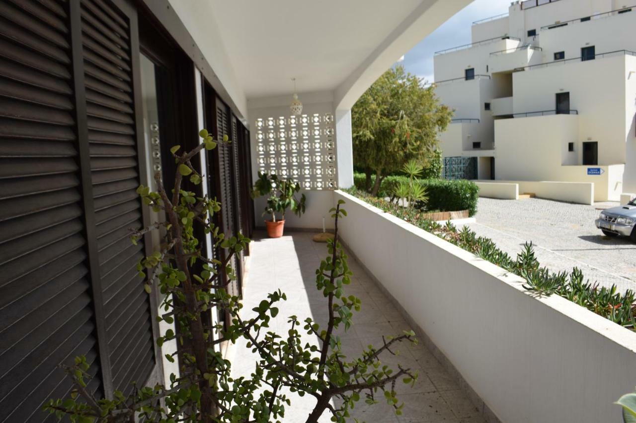 Apartamento T2 Com Piscina E Wifi A 350 Metros Da Praia オーリョス・デ・アーグァ エクステリア 写真